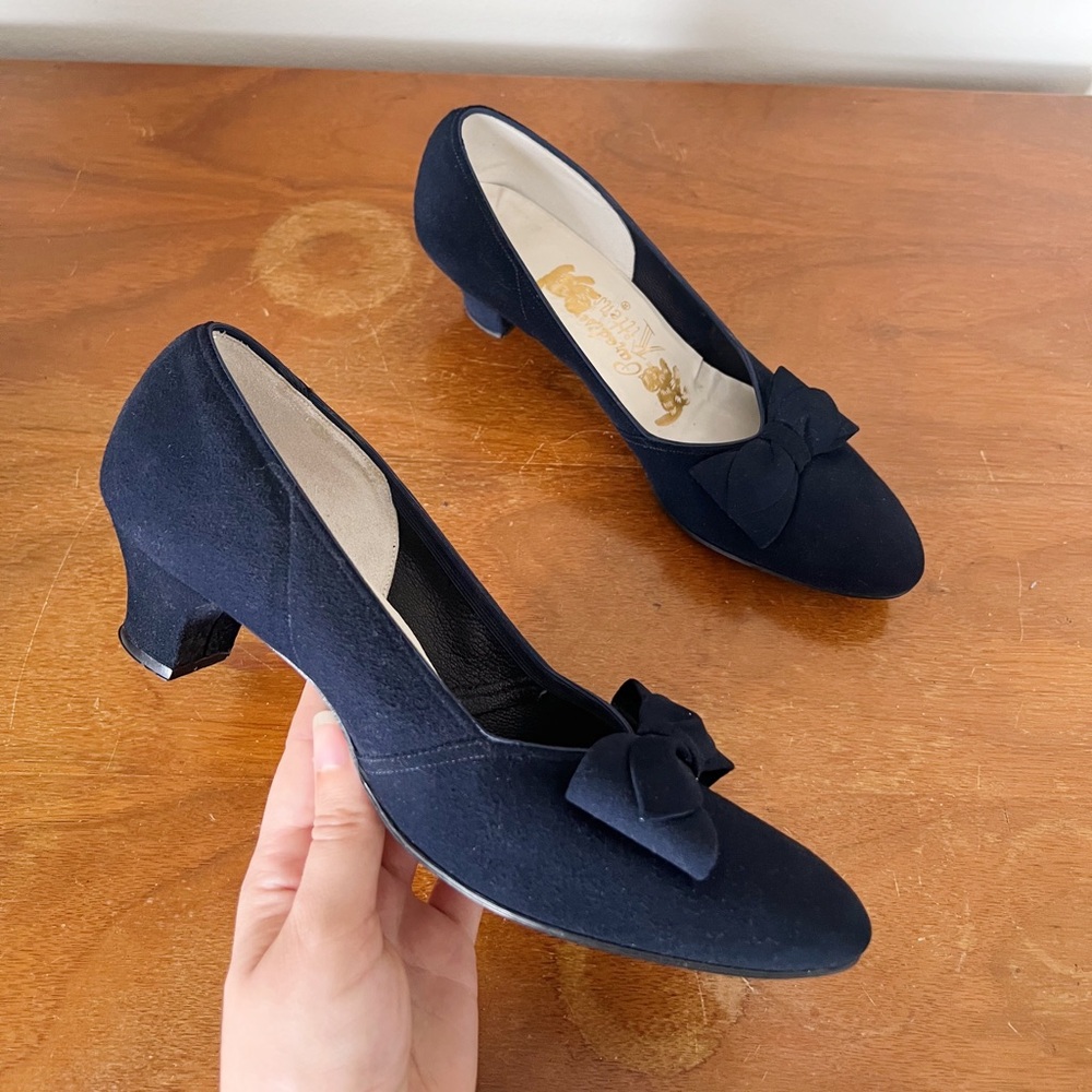 Vintage • 1950s Paradise Kittens pumps navy blue suede bow babydoll heels retro